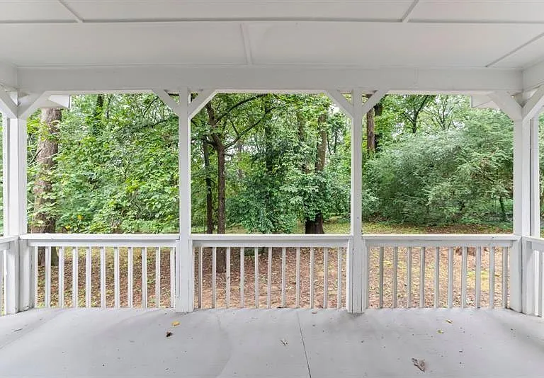 2352 Elmwood Cir SE — Photo 36