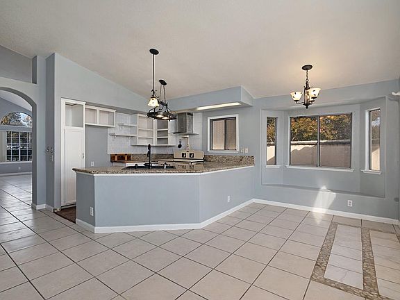 4th image of 39942 Calle Yorba Vis