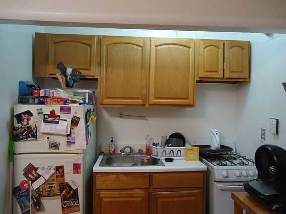 4th image of 32-16 Crescent St #1G
