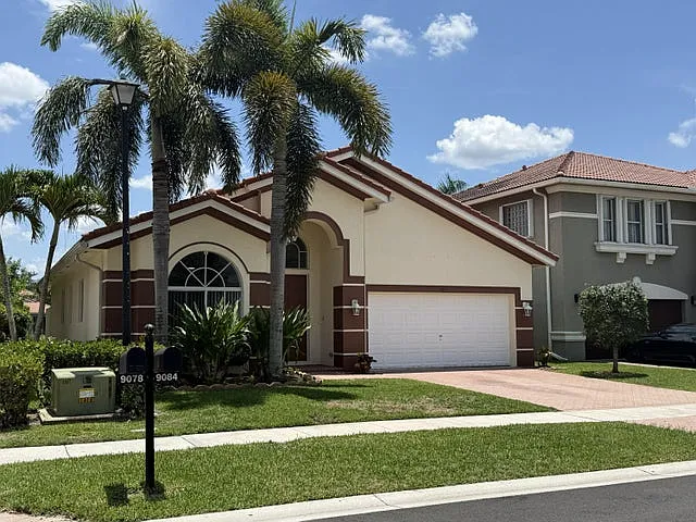 3 bed, 1828 sqft, $3,395 — Photo 2