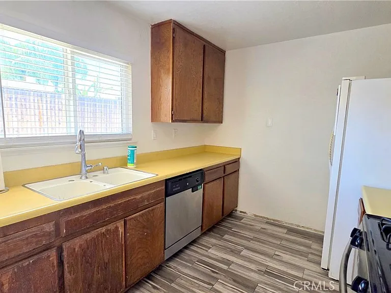 1546 Clock Ave — Photo 7