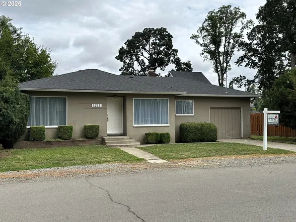 5215 Parkway Dr NE, Salem, OR 97305