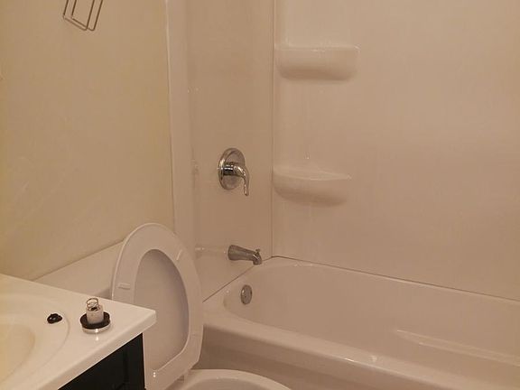 1st bathroom 7'-6 x 8'