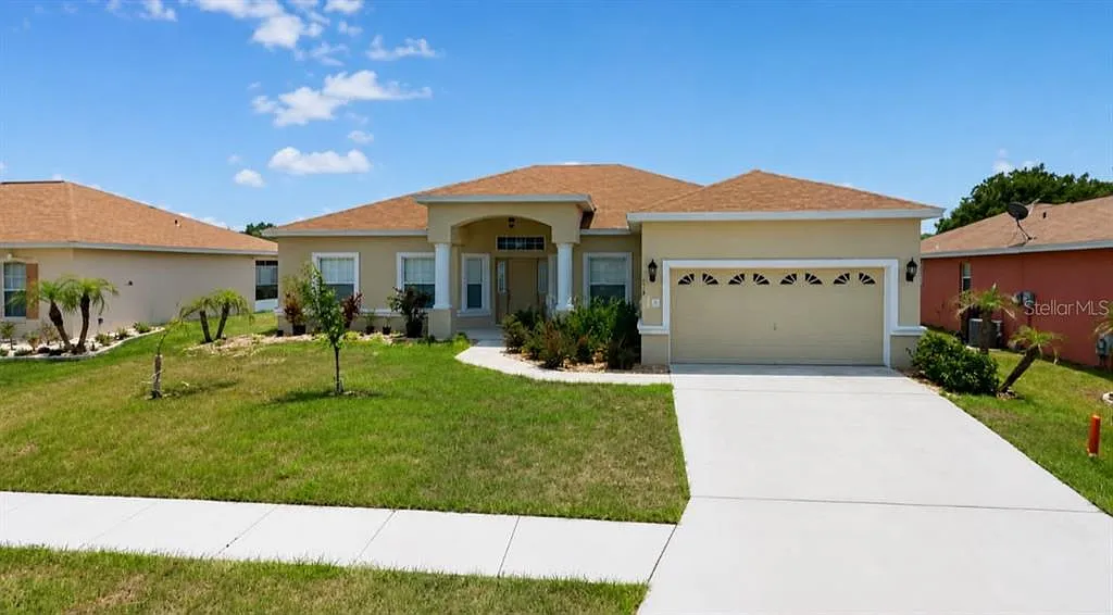 4 bed, 2.0 bath, 2232 sqft, $1,900 — Photo 1