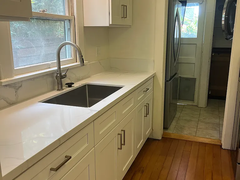 807 N Wilson Ave — Photo 4