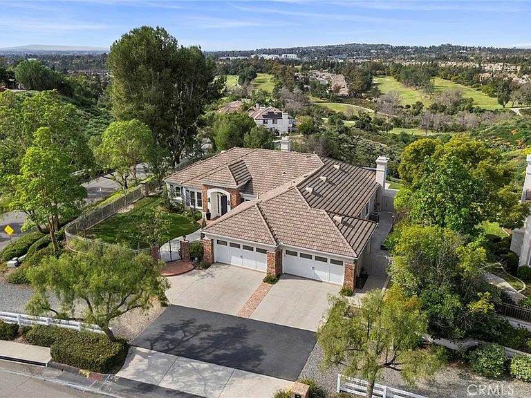 2309 Skyline Dr — Photo 34