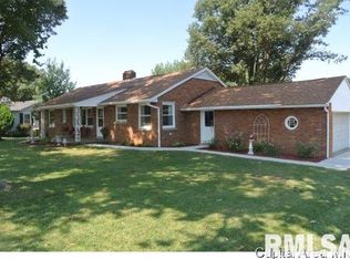 2002 Mound Rd, Jacksonville, IL 62650