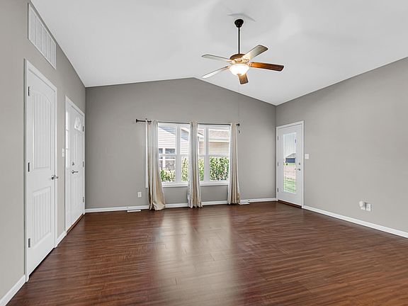 5th image of 3889 Stadium St
