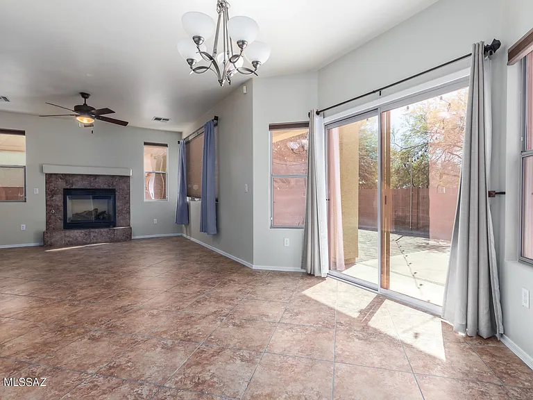 1599 W Homecoming Way — Photo 6