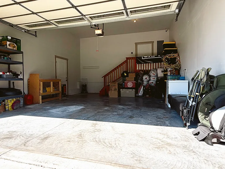 110 Bernie Rd — Photo 43