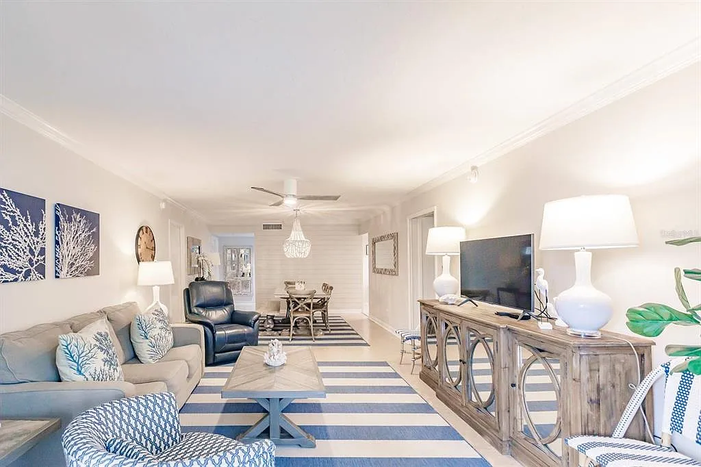 Building Photo - 1055 W Peppertree Dr #206AA