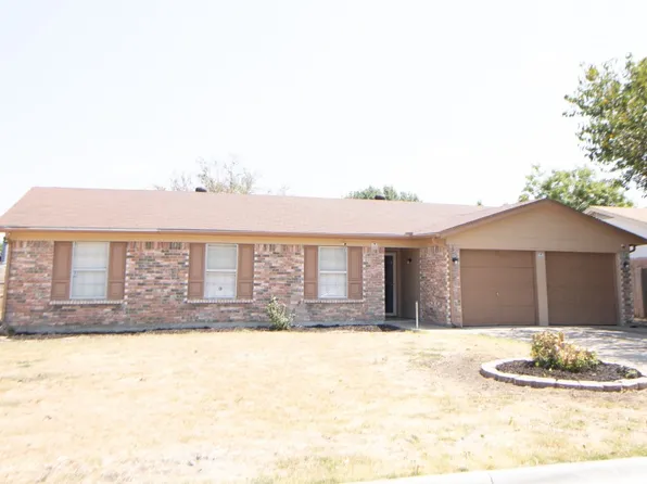 7405 Independence Ln, Forest Hill, TX 76140