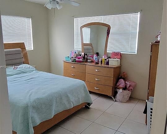 4th image of 1410 NE 171st St APT 3
