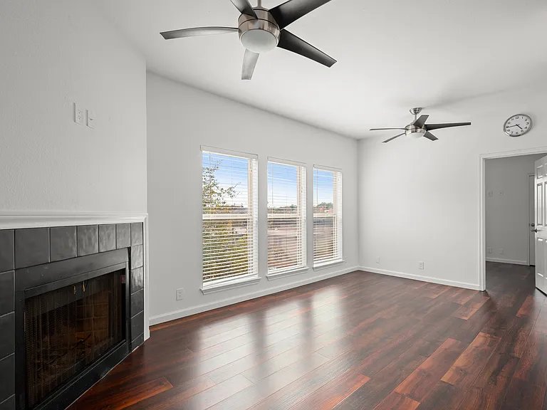 2414 Longview St #307 — Photo 2