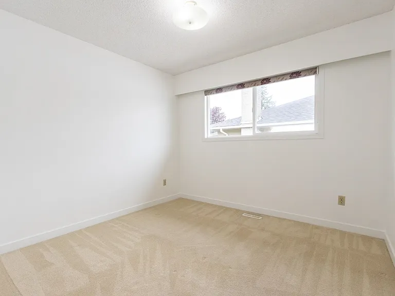 10620 Seaham Cres — Photo 29