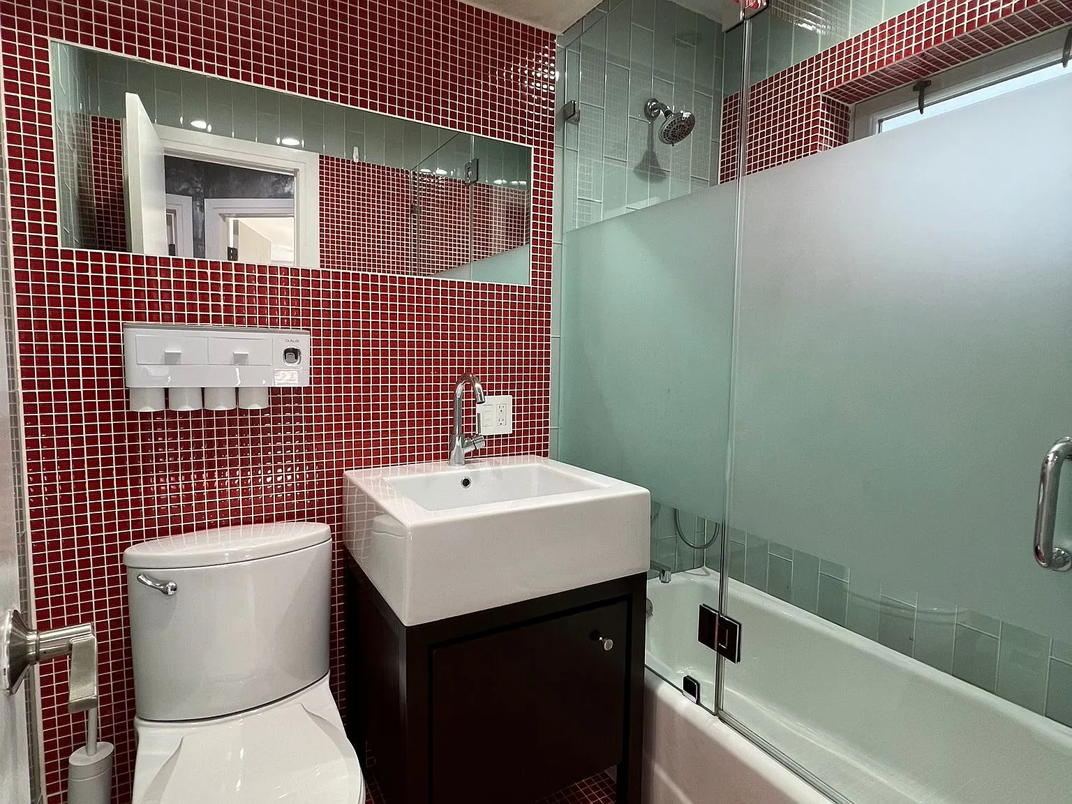 20-10 Hazen Street — Photo 3