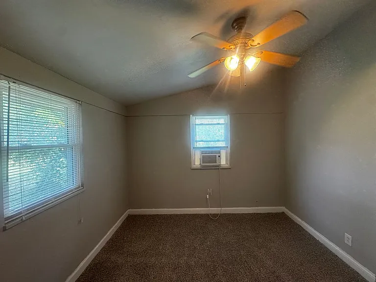 313 S Birchlane Dr — Photo 4