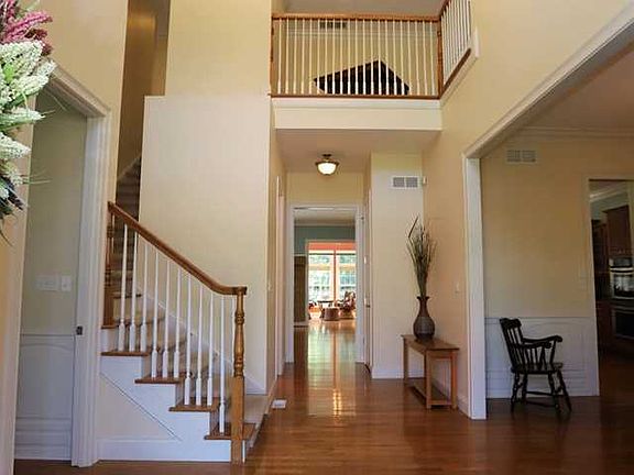 3rd image of 4665 Estate Dr