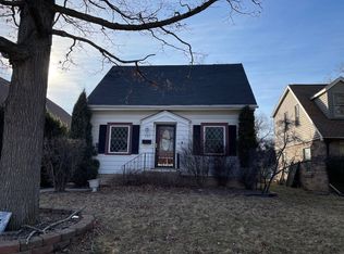 737 S 89th St, West Allis, WI 53214