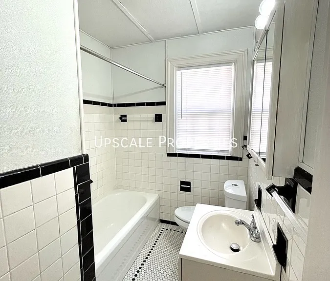 1626 Nicholasville Rd — Photo 8