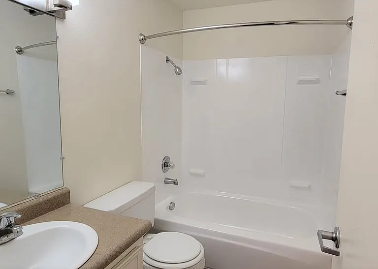1x1 700sqft- Bathroom
