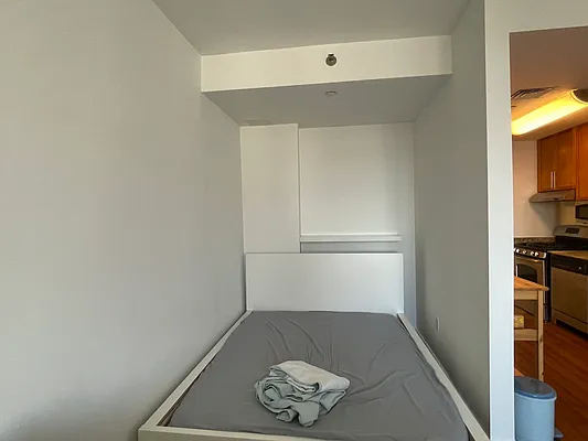 Rented by BATTERY PARK CITY RESIDENTIAL LLC | media 17