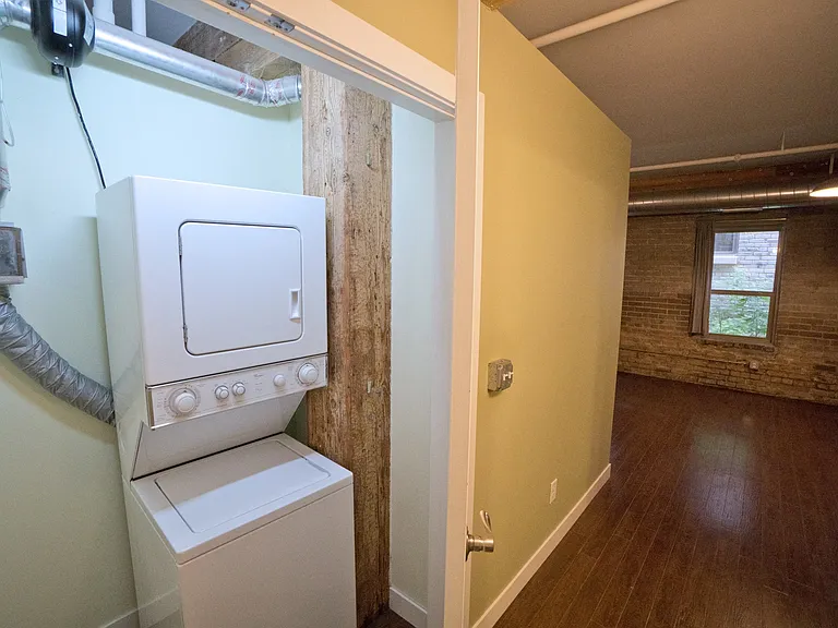 La Pompadour Apartments — Photo 18