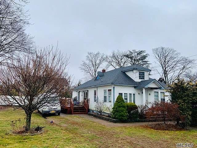 2nd image of 270 Irving St