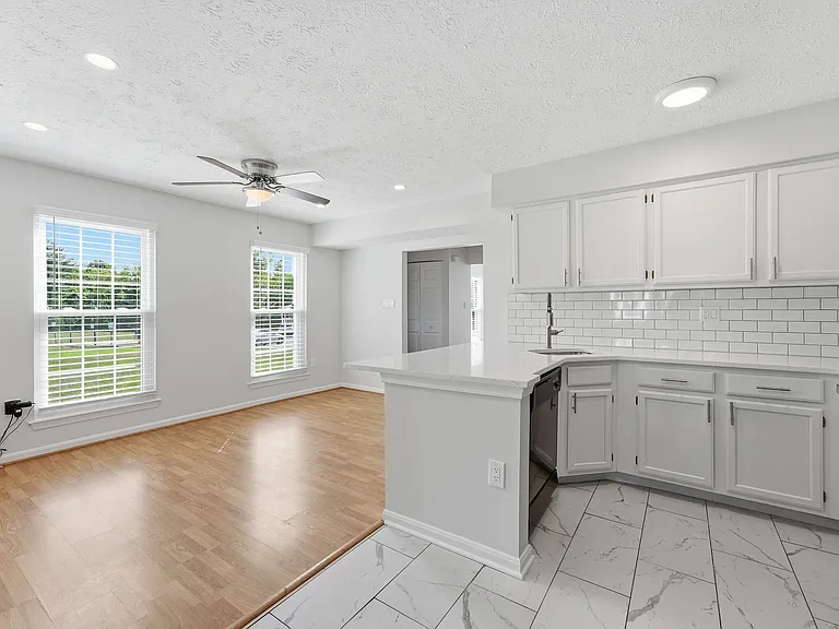 2401 W Rosecroft Village Cir — Photo 10