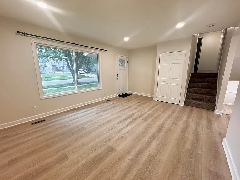 317 Hadleigh Rd — Photo 2