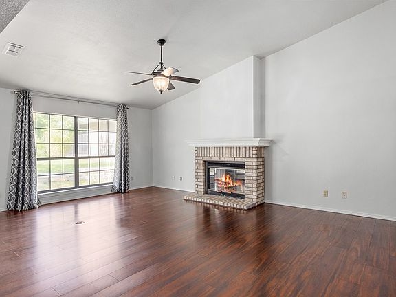 5th image of 2225 Rock Creek Dr