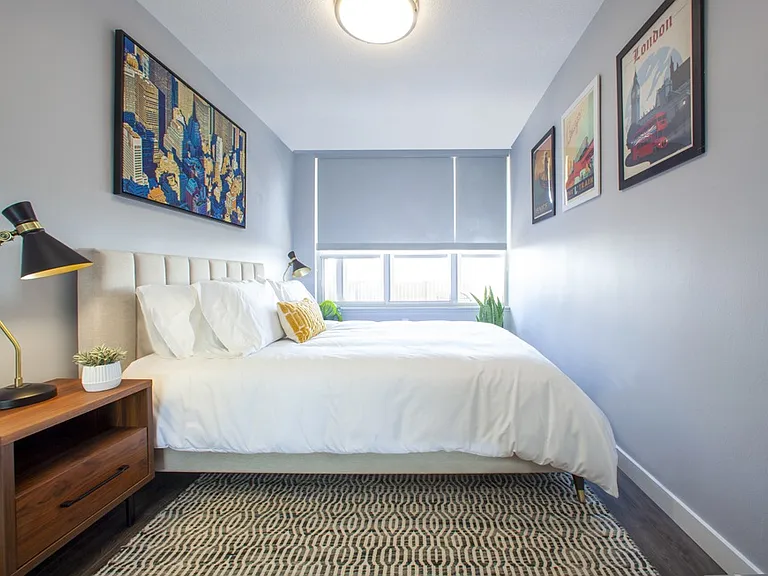2575 Danforth Ave — Photo 37