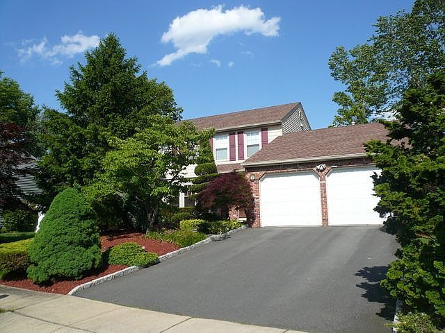 2nd image of 47 Lavender Dr