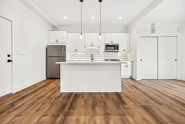 1st image of 2219 N Hamilton Ave #304