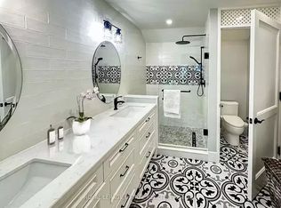 45 Whistle Post St #1A, Toronto, ON M4E3W7