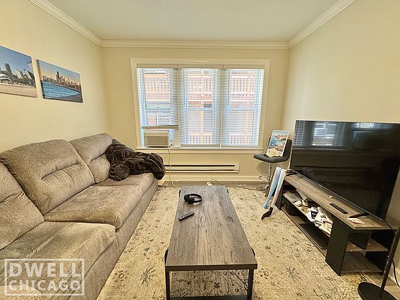 3rd image of 837 W Cornelia Ave #837.5-1N