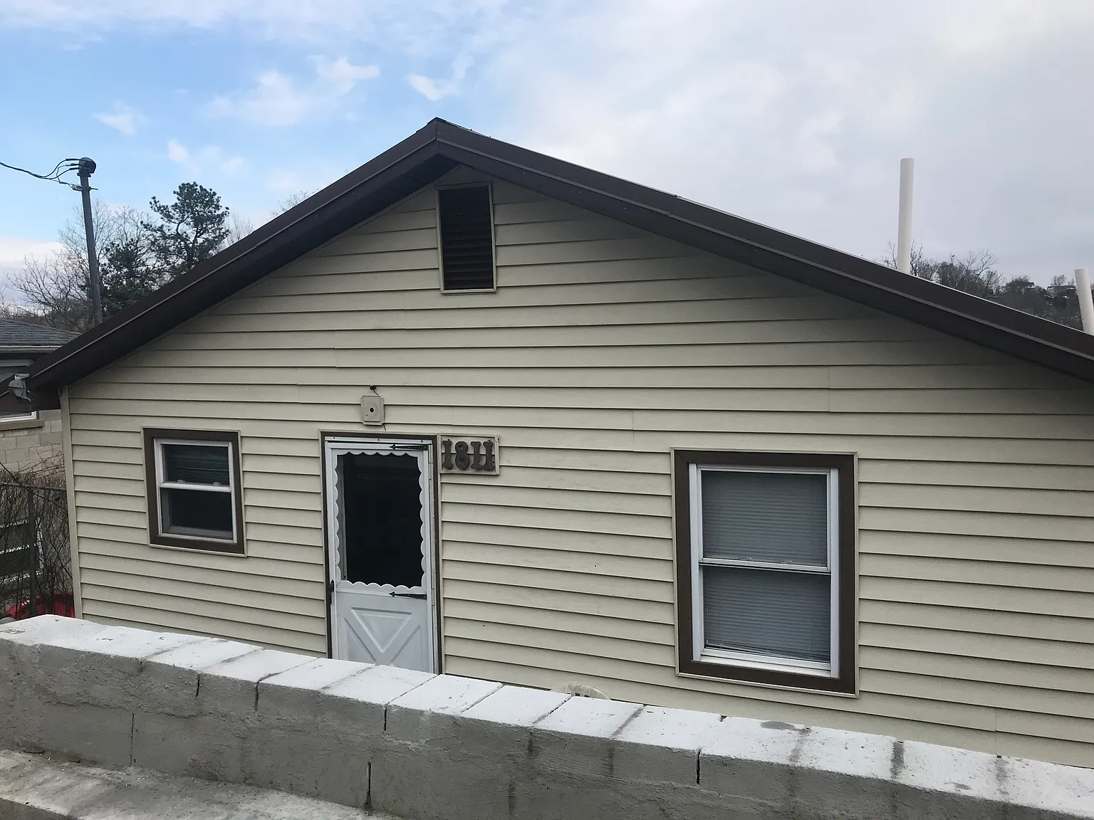 3 Bedroom House Fenced — Photo 1
