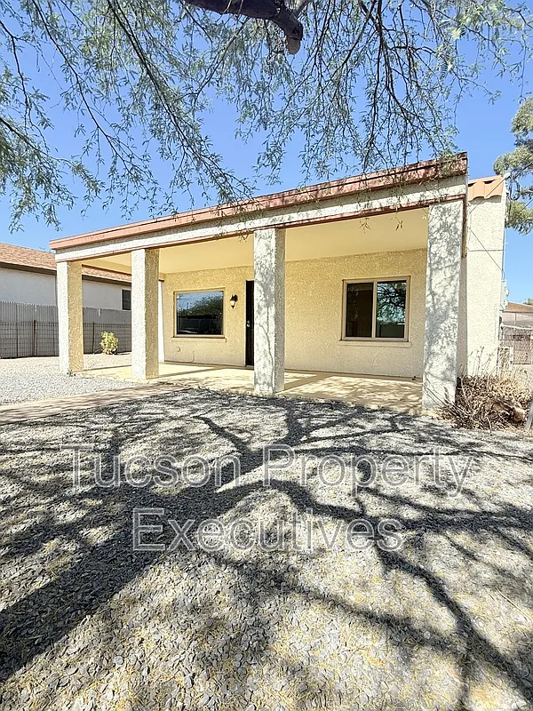 1 bed, 1.0 bath, 900 sqft, $1,300 — Photo 1