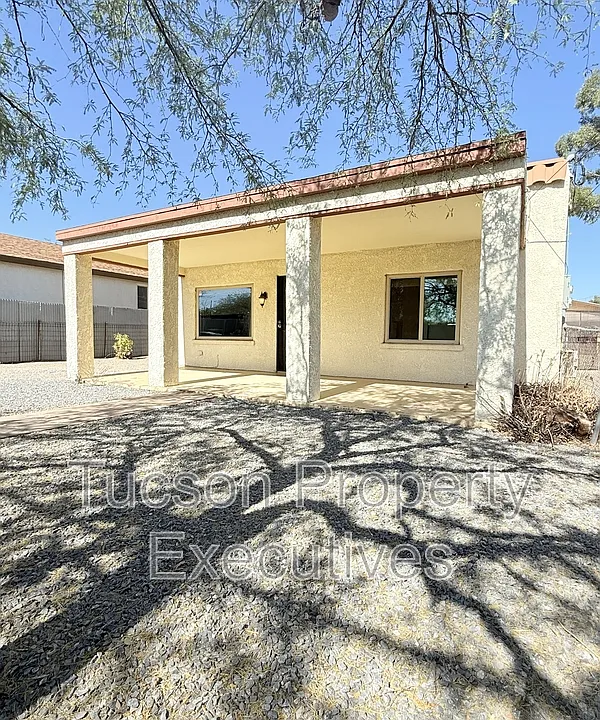 2925 N Estrella Ave #1