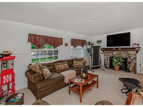 5th image of 340 N 70th Ter