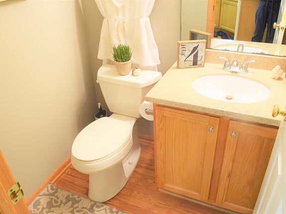 5th image of 3635 Lawndale Ln N Unit 11