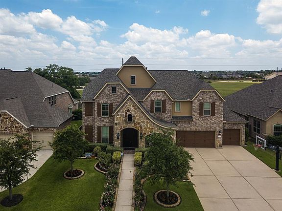 Welcome to Gleannloch Farms Master planned community with incredible amenities included in your dues. Your family and guests have plenty of place to park when visiting your gorgeous home.