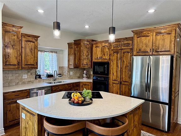 5th image of 112 S Westglen Dr