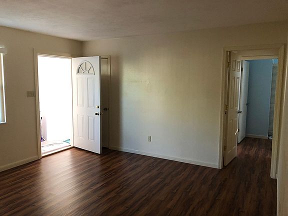 4th image of 4500 Rosehill Ave