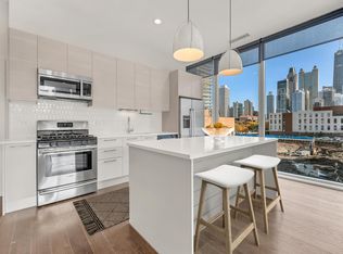 858 N Franklin St #402, Chicago, IL 60610