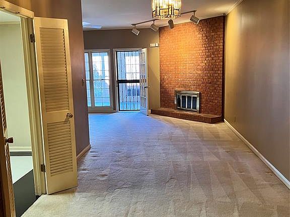 4th image of 2919 Canterbury Ct #1