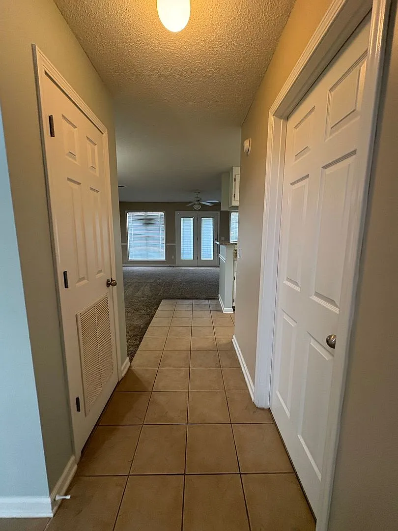 Wakefield Subdivision - Double Garage! Granite Countertops. — Photo 3