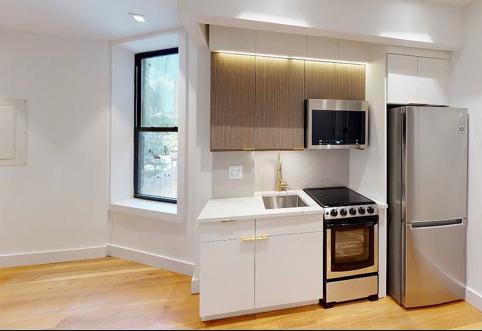 1st image of 226 E 95th St APT 306