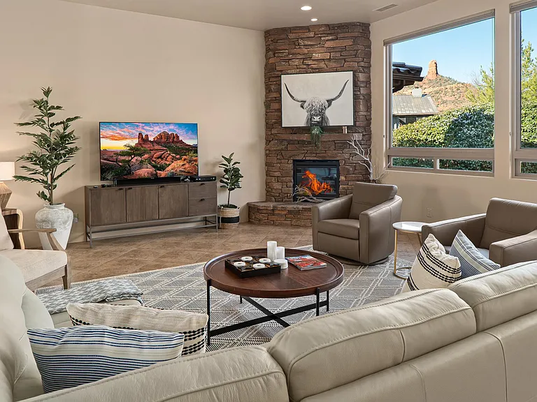 2370 Lariat Rd — Photo 5