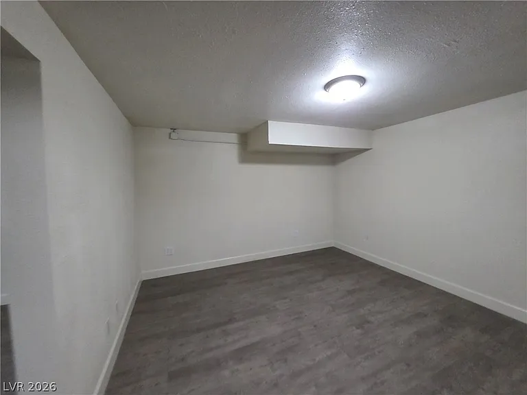 1590 Mustang Dr — Photo 95